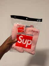 Load image into Gallery viewer, Supreme Socks
